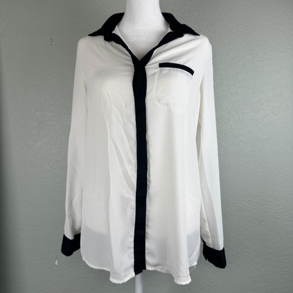 Free People Button Up Top Sz XS‎ Ivory Black Contrast Trim Hidden Placket Blouse